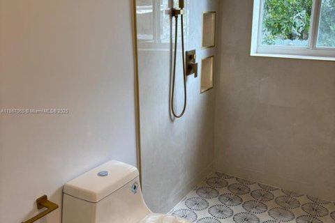 Apartamento en alquiler en Miami, Florida, 3 dormitorios, 111.48 m2 № 1923053 - foto 10
