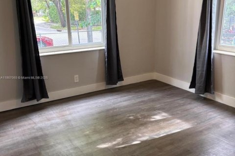 Apartamento en alquiler en Miami, Florida, 3 dormitorios, 111.48 m2 № 1923053 - foto 7