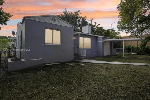 Apartamento en alquiler en Miami, Florida, 3 dormitorios, 111.48 m2 № 1923053 - foto 2