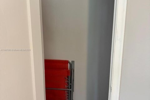 Apartamento en alquiler en Miami, Florida, 3 dormitorios, 111.48 m2 № 1923053 - foto 9
