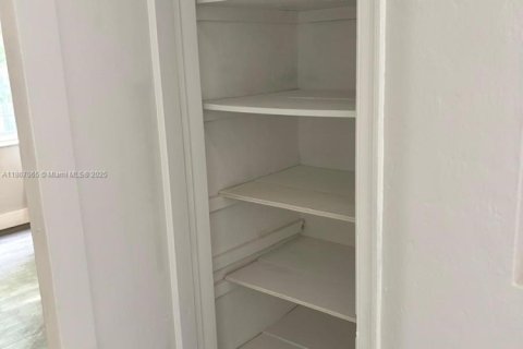 Apartamento en alquiler en Miami, Florida, 3 dormitorios, 111.48 m2 № 1923053 - foto 8
