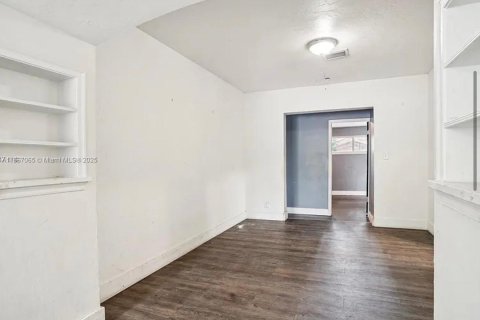 Apartamento en alquiler en Miami, Florida, 3 dormitorios, 111.48 m2 № 1923053 - foto 6