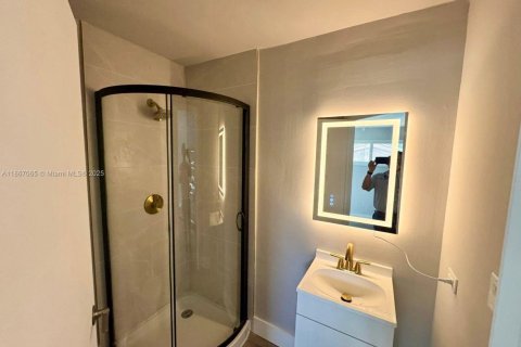 Apartamento en alquiler en Miami, Florida, 3 dormitorios, 111.48 m2 № 1923053 - foto 13
