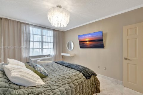 Купить кондоминиум в Халландейл-Бич, Флорида 2 спальни, 118.45м2, № 2183845 - фото 18