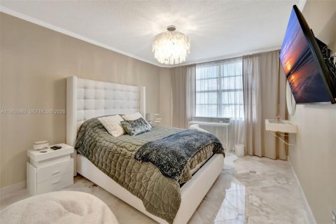 Купить кондоминиум в Халландейл-Бич, Флорида 2 спальни, 118.45м2, № 2183845 - фото 19