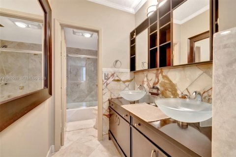 Купить кондоминиум в Халландейл-Бич, Флорида 2 спальни, 118.45м2, № 2183845 - фото 17
