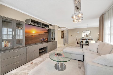 Купить кондоминиум в Халландейл-Бич, Флорида 2 спальни, 118.45м2, № 2183845 - фото 8
