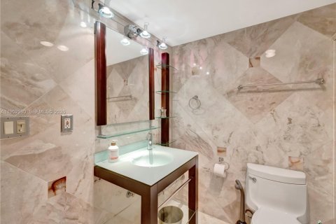 Купить кондоминиум в Халландейл-Бич, Флорида 2 спальни, 118.45м2, № 2183845 - фото 21