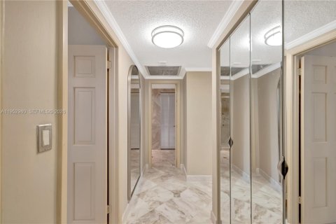 Купить кондоминиум в Халландейл-Бич, Флорида 2 спальни, 118.45м2, № 2183845 - фото 24