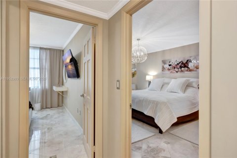 Купить кондоминиум в Халландейл-Бич, Флорида 2 спальни, 118.45м2, № 2183845 - фото 12
