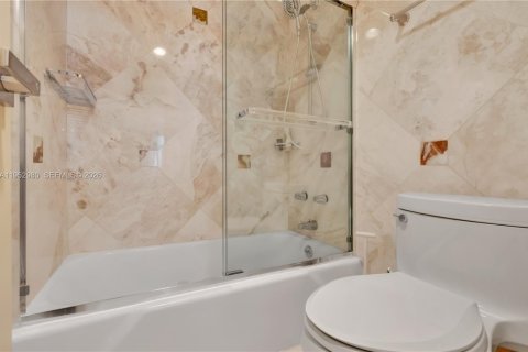 Купить кондоминиум в Халландейл-Бич, Флорида 2 спальни, 118.45м2, № 2183845 - фото 22