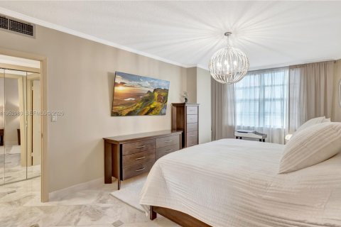 Купить кондоминиум в Халландейл-Бич, Флорида 2 спальни, 118.45м2, № 2183845 - фото 15
