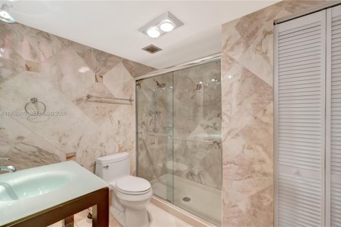 Купить кондоминиум в Халландейл-Бич, Флорида 2 спальни, 118.45м2, № 2183845 - фото 23
