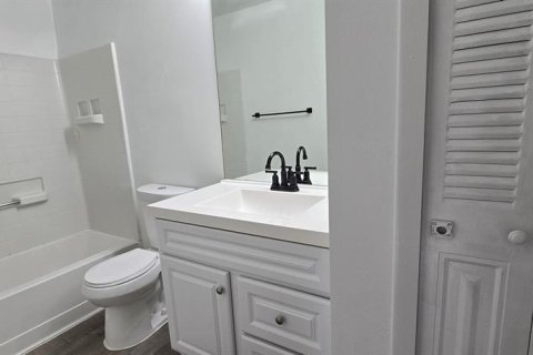 Condo in Kissimmee, Florida, 2 bedrooms № 2103605 - photo 20