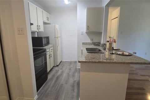 Condo in Kissimmee, Florida, 2 bedrooms № 2103605 - photo 10