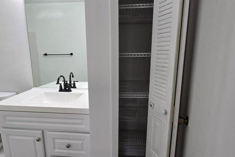 Condo in Kissimmee, Florida, 2 bedrooms № 2103605 - photo 19