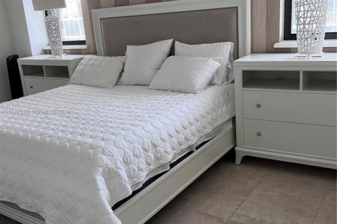 Condo in Miami Beach, Florida, 2 bedrooms  № 2003398 - photo 8