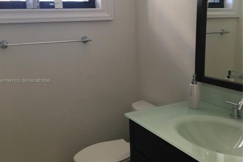 Condo in Miami Beach, Florida, 2 bedrooms  № 2003398 - photo 12