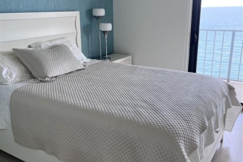 Condo in Miami Beach, Florida, 2 bedrooms  № 2003398 - photo 10