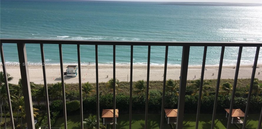 Condo in Miami Beach, Florida, 2 bedrooms  № 2003398