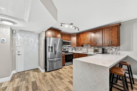 Condominio en venta en Pompano Beach, Florida, 1 dormitorio, 69.68 m2 № 2146757 - foto 2
