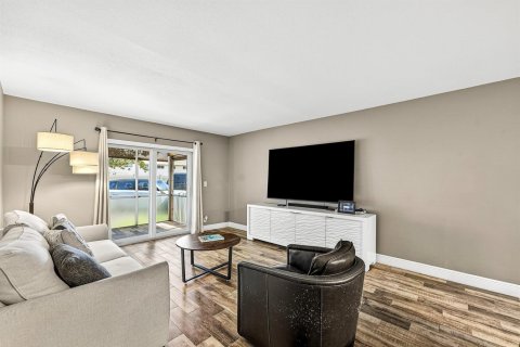 Condominio en venta en Pompano Beach, Florida, 1 dormitorio, 69.68 m2 № 2146757 - foto 10