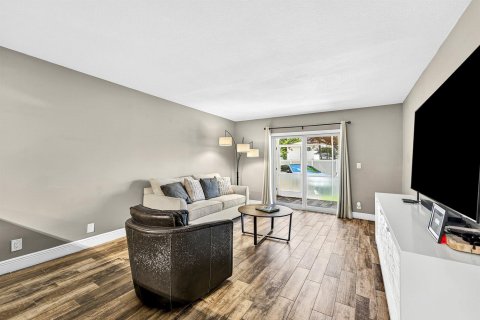 Condominio en venta en Pompano Beach, Florida, 1 dormitorio, 69.68 m2 № 2146757 - foto 11