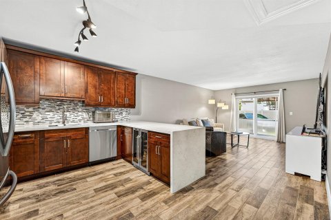Condominio en venta en Pompano Beach, Florida, 1 dormitorio, 69.68 m2 № 2146757 - foto 3