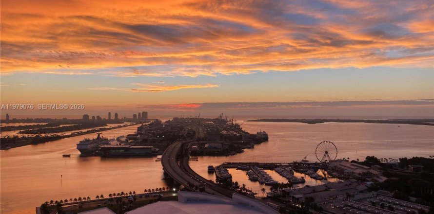 Condo in Miami, Florida, 2 bedrooms  № 2044737