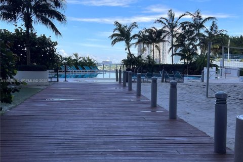 Condo in Miami, Florida, 2 bedrooms  № 2044737 - photo 18