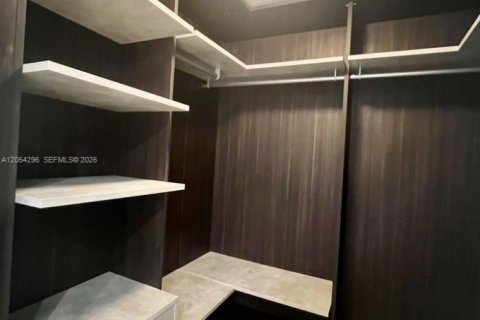 Снять в аренду кондоминиум в Майами, Флорида 1 спальня, 77.85м2, № 2150429 - фото 11