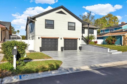 House in Palm Harbor, Florida 5 bedrooms, 270.9 sq.m. № 1735311 - photo 2