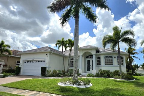 Villa ou maison à vendre à Fort Myers, Floride: 3 chambres № 2063534 - photo 2