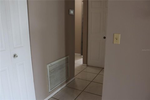 House in Tampa, Florida 3 bedrooms, 108.14 sq.m. № 2408860 - photo 4