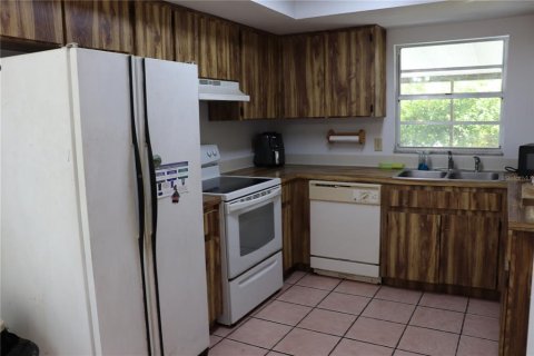 House in Tampa, Florida 3 bedrooms, 108.14 sq.m. № 2408860 - photo 10