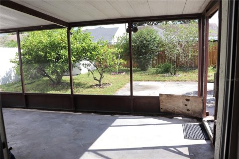 House in Tampa, Florida 3 bedrooms, 108.14 sq.m. № 2408860 - photo 13