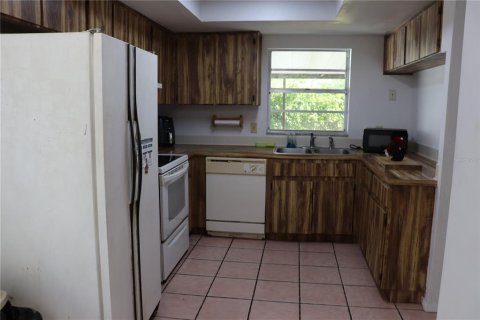 House in Tampa, Florida 3 bedrooms, 108.14 sq.m. № 2408860 - photo 9