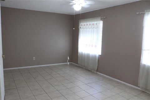 House in Tampa, Florida 3 bedrooms, 108.14 sq.m. № 2408860 - photo 7