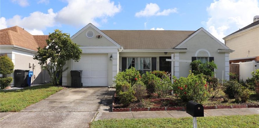 House in Tampa, Florida 3 bedrooms, 108.14 sq.m. № 2408860