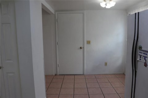 House in Tampa, Florida 3 bedrooms, 108.14 sq.m. № 2408860 - photo 11