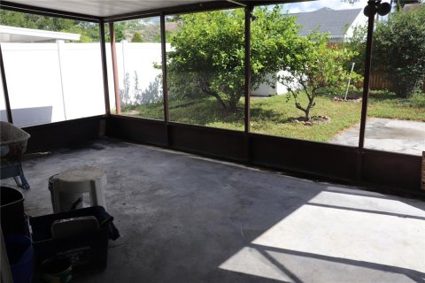 House in Tampa, Florida 3 bedrooms, 108.14 sq.m. № 2408860 - photo 14