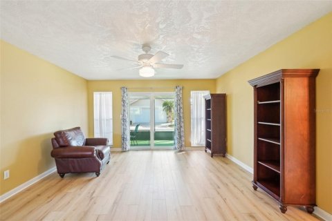 Condo in Sun City Center, Florida, 2 bedrooms  № 1521927 - photo 25