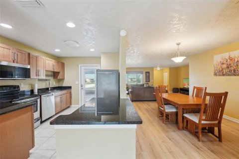 Condo in Sun City Center, Florida, 2 bedrooms  № 1521927 - photo 16