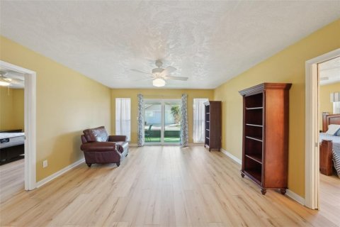 Condo in Sun City Center, Florida, 2 bedrooms  № 1521927 - photo 24