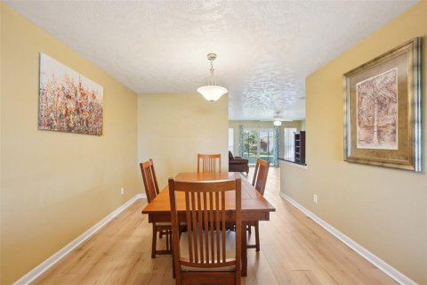 Condo in Sun City Center, Florida, 2 bedrooms  № 1521927 - photo 10
