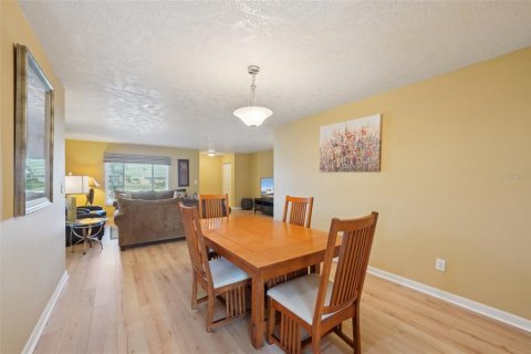 Condo in Sun City Center, Florida, 2 bedrooms  № 1521927 - photo 13