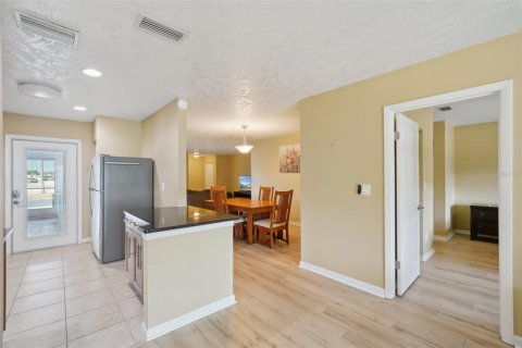 Condo in Sun City Center, Florida, 2 bedrooms  № 1521927 - photo 19