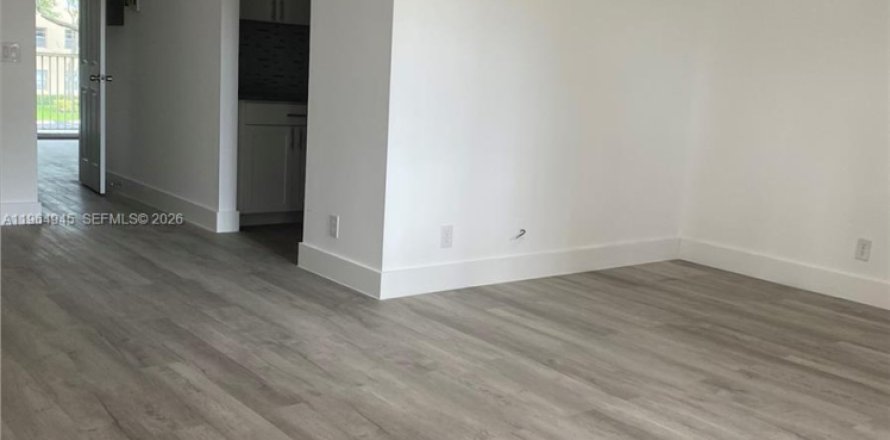 Condominio en Pembroke Pines, Florida, 1 dormitorio  № 2026336
