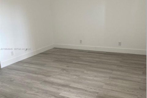 Condominio en alquiler en Pembroke Pines, Florida, 1 dormitorio, 75.34 m2 № 2026336 - foto 2