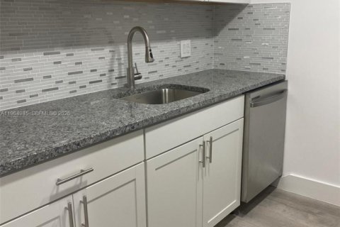 Condominio en alquiler en Pembroke Pines, Florida, 1 dormitorio, 75.34 m2 № 2026336 - foto 5